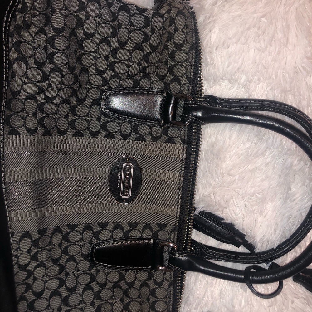 Handbag - Picture 2 of 3
